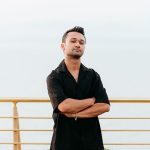 Hüseyin Dönmez’den Yazın Enerjisini Taşıyan Yepyeni Bir Şarkı: “Manolya”