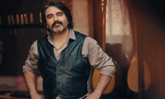 Berduş, Sultanım ve Sevdan ile gibi hitlere imza atan Ekrem Düzgünoğlu’ndan yeni bir şarkı daha: “Bu Nasıl Dünya”